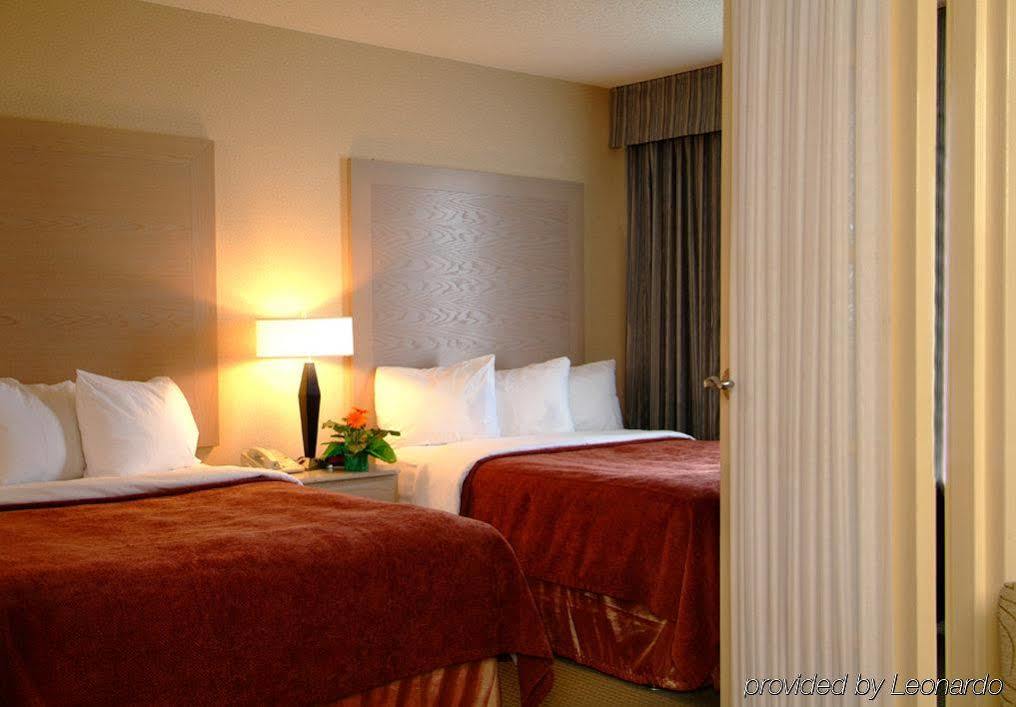 Towneplace Suites By Marriott Windsor Exterior foto